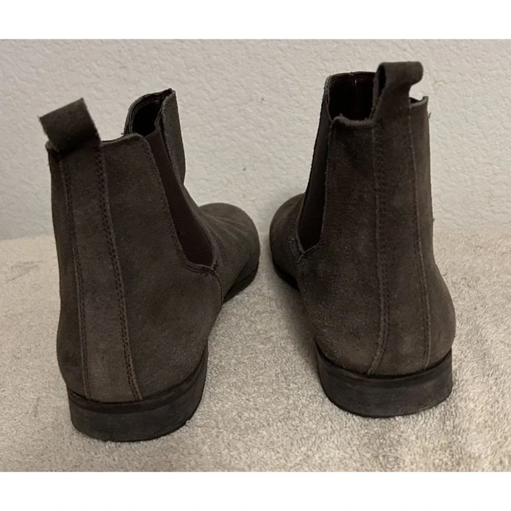 URBAN OUTFITTERS Men's Size 11 Faux Suede Chelsa Boots SB320
